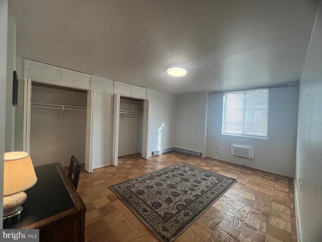 Building Photo - 3245 Rio Dr