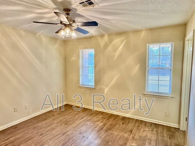 Building Photo - 6332 Pinebrook Dr