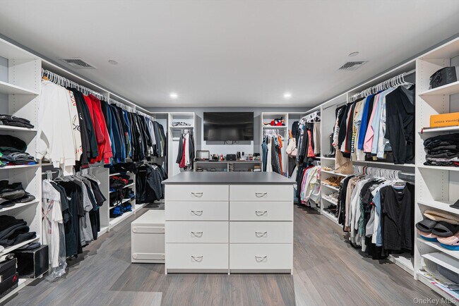 Building Photo - 449 Nassau Ave