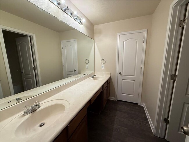 Building Photo - 1209 Laurel Oak Trail