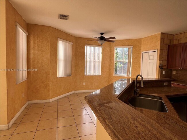 Building Photo - 9140 SW 153rd Ave