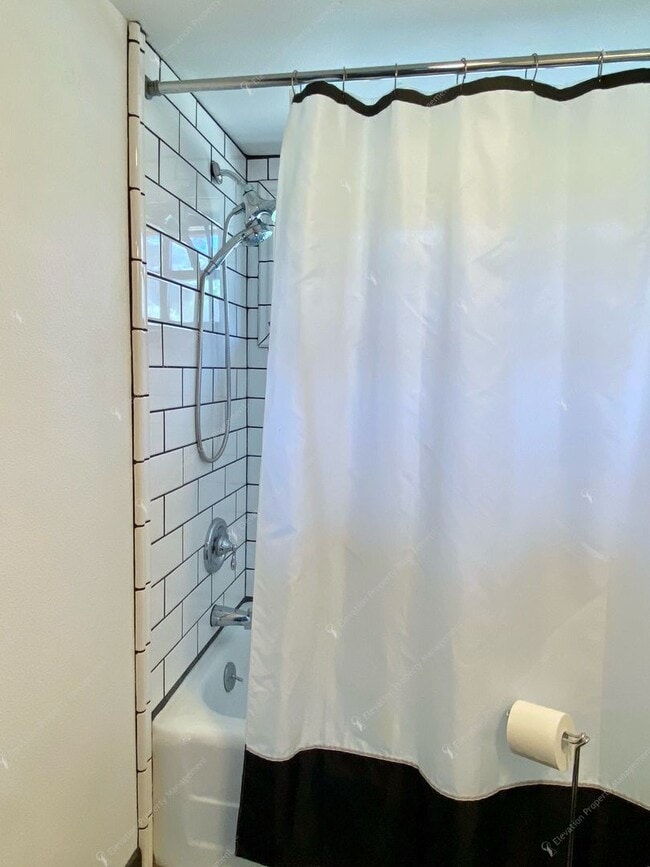 Building Photo - Unfurnished - Charming 3-Bedroom Home in D...