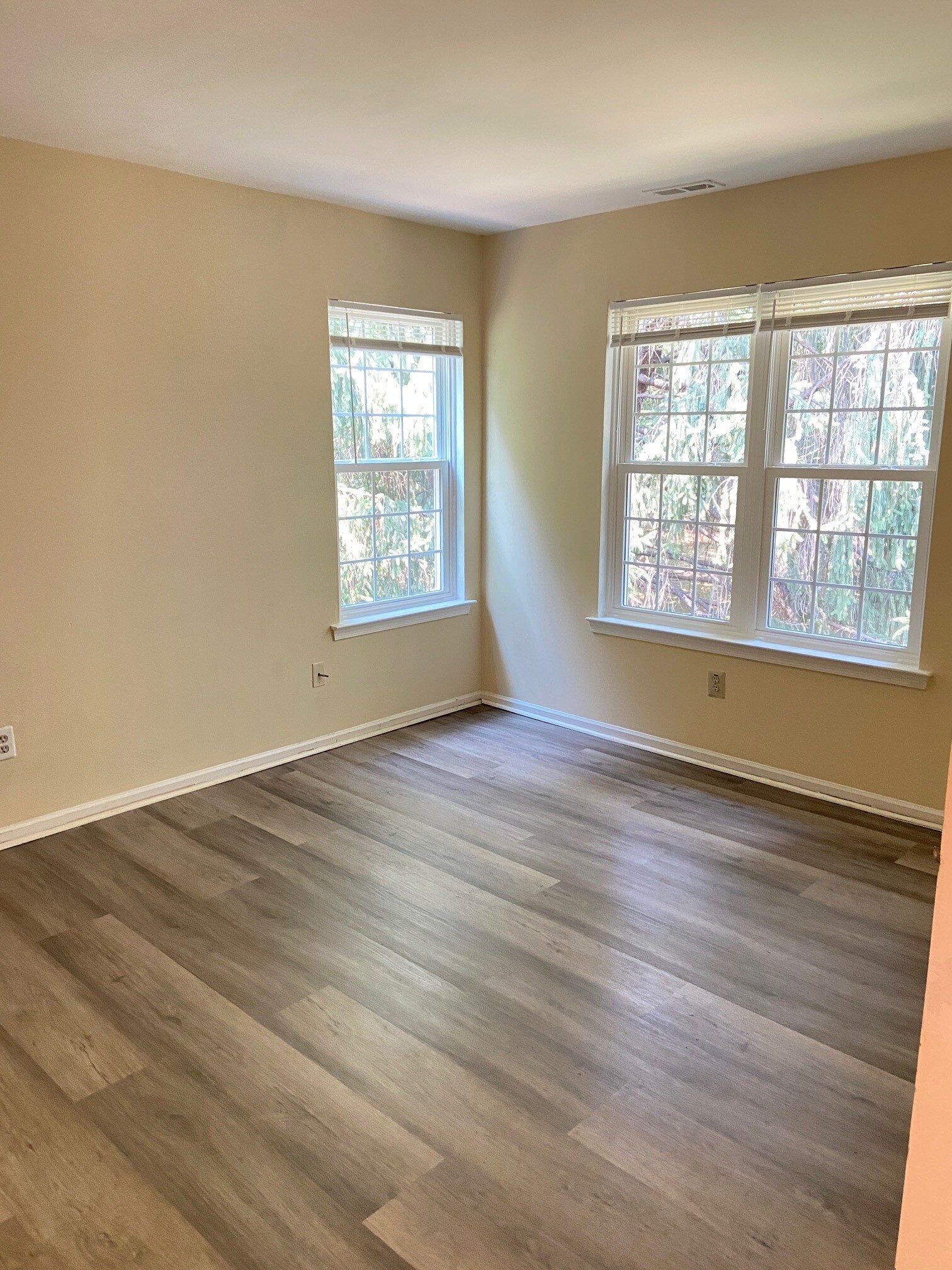 Master bedroom - 304 Diamond Dr