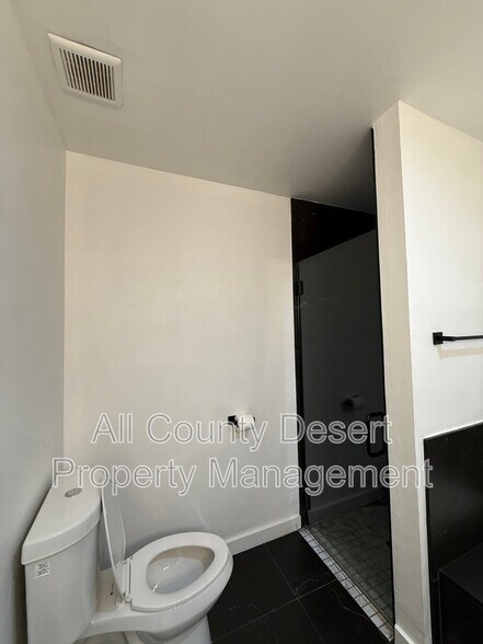 Building Photo - 46075 Ocotillo Dr