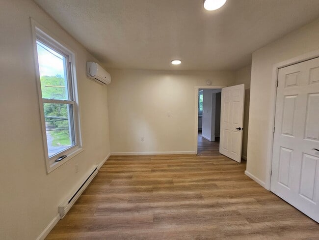 Building Photo - Newly updated 2 bedroom apartment for rent!