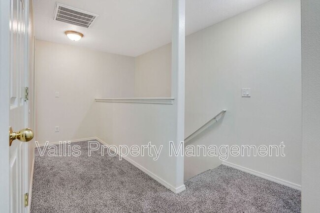 Building Photo - 4422 Remington Pl NE