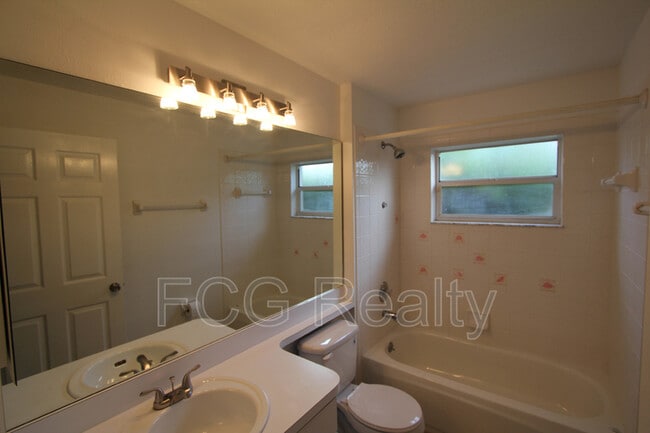 Building Photo - 132 Sunward Run
