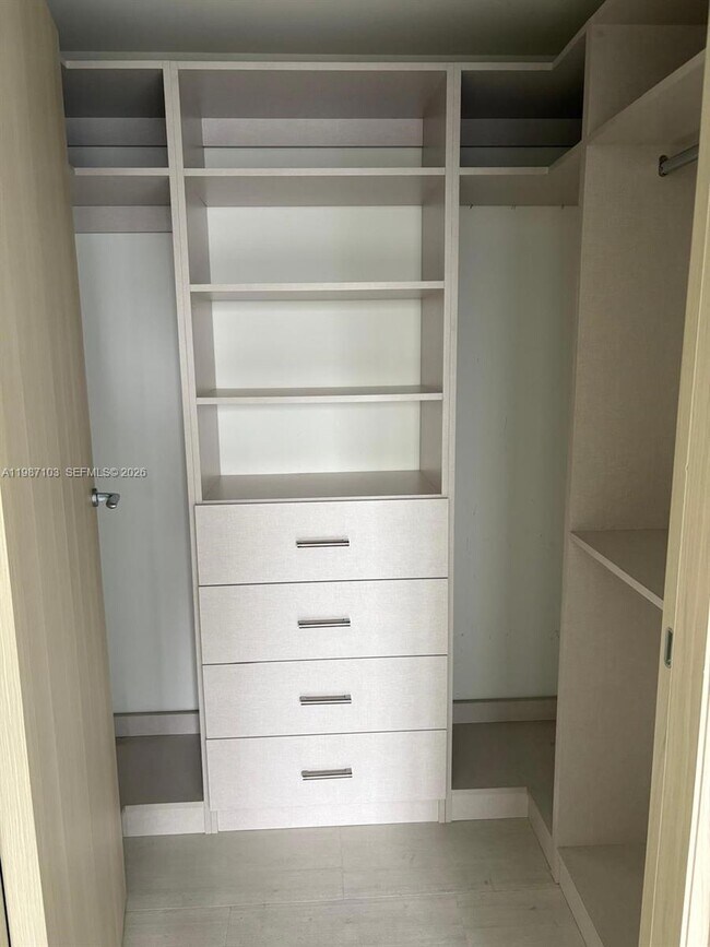 Building Photo - 1000 Brickell Plaza