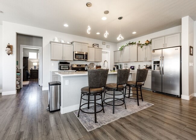 Building Photo - Luxury Ranch-Style Home for Rent | Wolf Ranch | D20 Schools | Pikes Peak Views