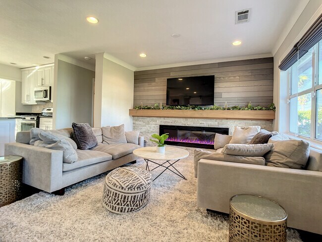 Building Photo - 762 S Beach St