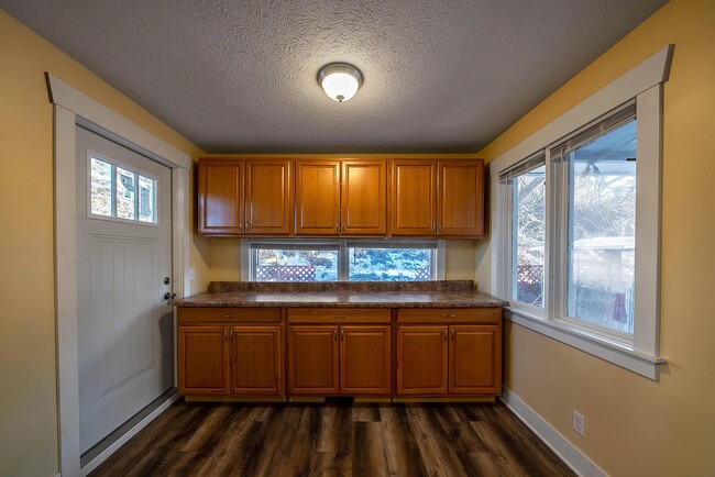 Building Photo - 411 Voorhis St