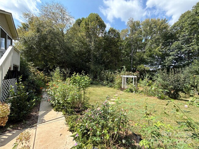 Building Photo - 8112 Calistoga Lane