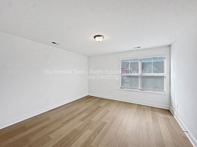 Building Photo - 1724 Bennett Vlg Dr