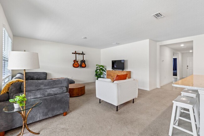 Building Photo - Contemporary Home in Briarwood