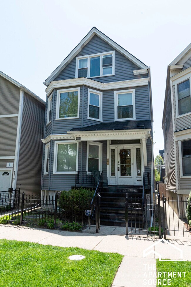 Building Photo - 1517 W Oakdale Ave