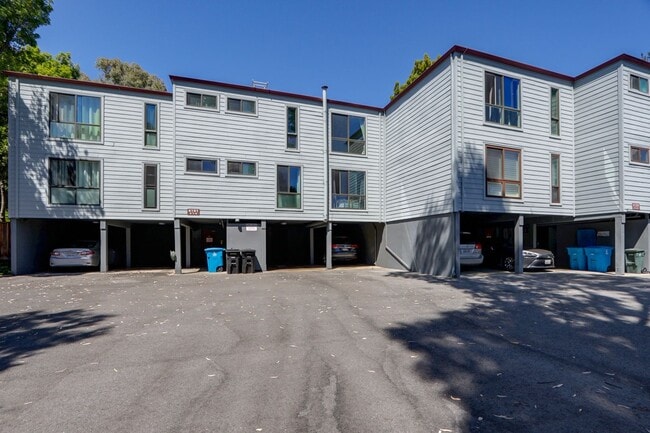 Building Photo - 1BR/1BA Pet-Friendly Top-Floor Condo with Bonus Room & Resort-Style Amenities | San Mateo | YouTu...