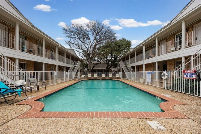 Building Photo - 1240 Barton Hills Dr