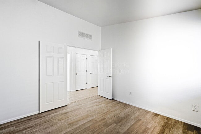 Building Photo - 7159 S Providence Dr