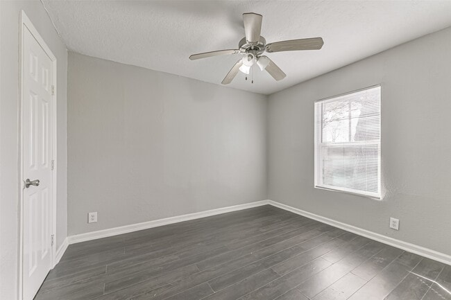 Building Photo - 510 S Utah St