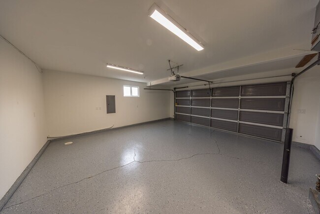 Building Photo - 5 bedroom home in Orchards - RV Parking