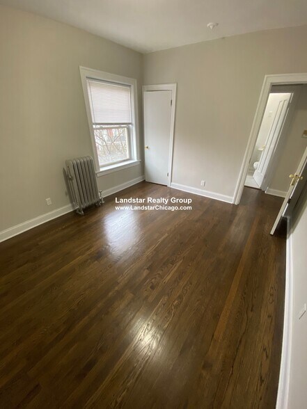 Building Photo - 736 Reba Pl