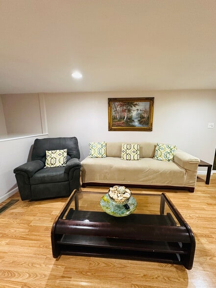 Building Photo - 50 August Ct