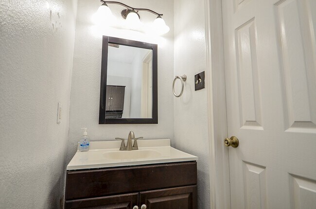Building Photo - 13837 Purplemartin St