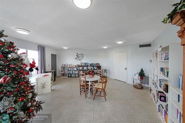 Building Photo - 6650 Royal Palm Blvd