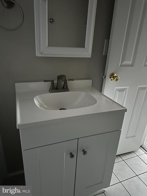 Building Photo - 325 Brock Square