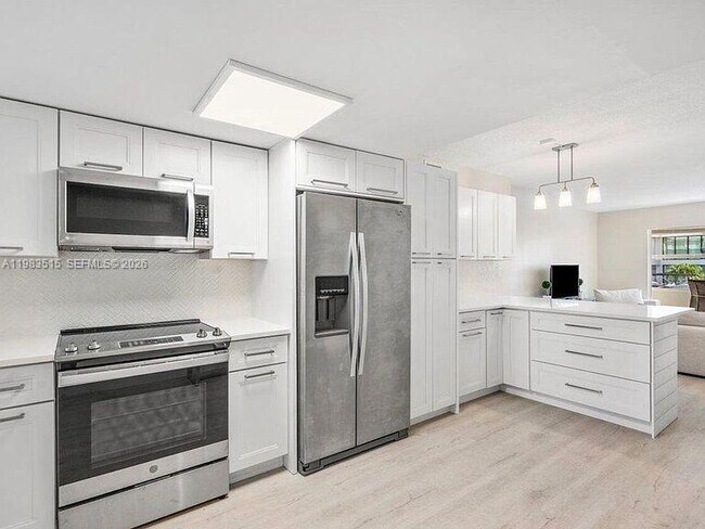 Building Photo - 40 Isle of Venice Dr