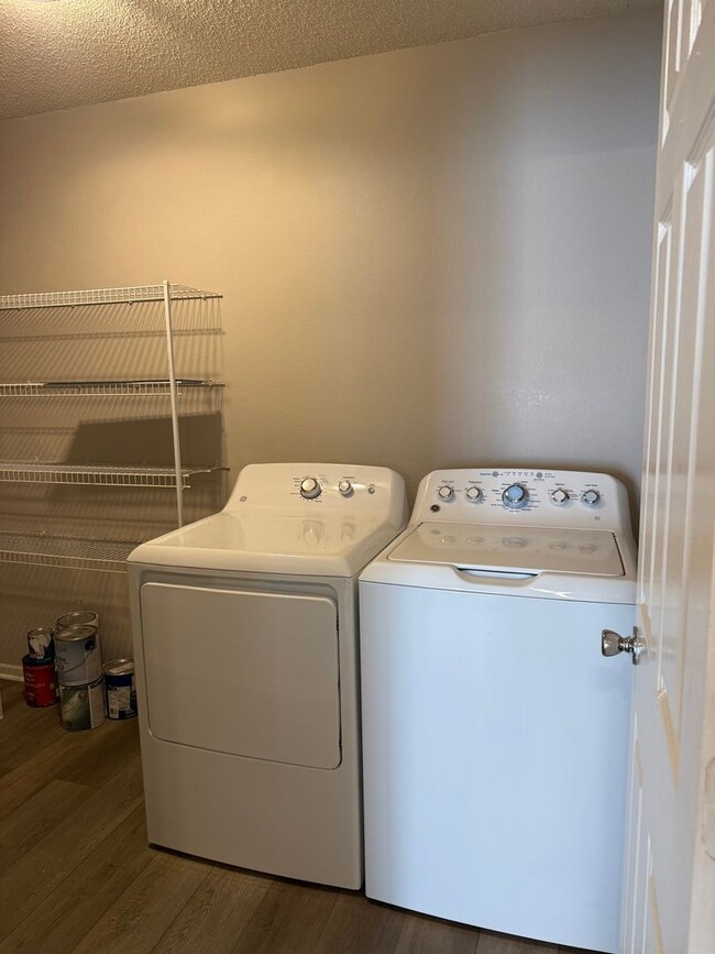 Building Photo - Southside 3/2 home with attached 2 car garage