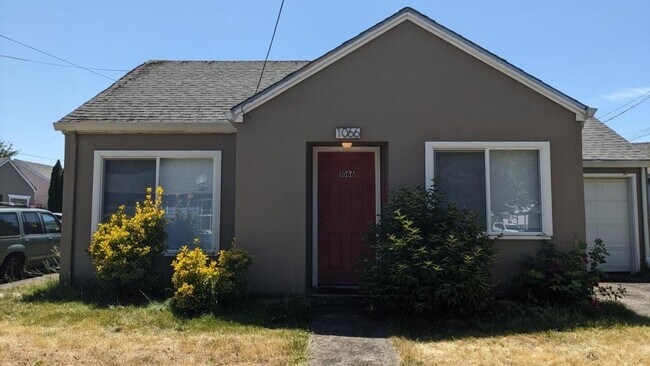 Primary Photo - 1066 Howard St SE