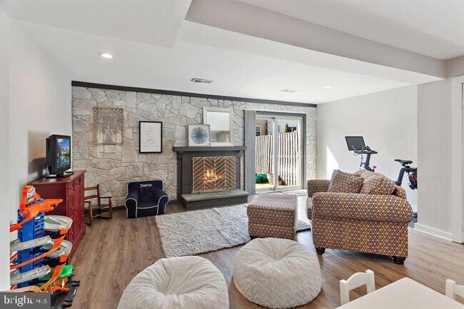 Building Photo - 9856 High Water Ct