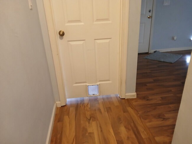 Building Photo - Charming and specious   3BR House in Bryant