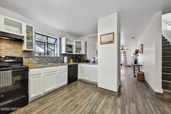 Building Photo - 512 10th Pl S