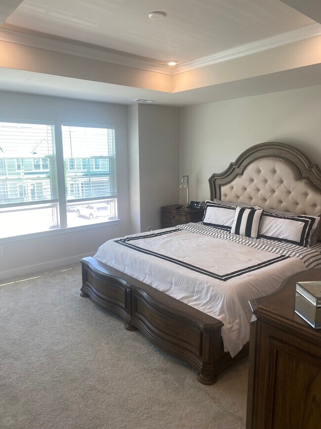 Primary bedroom - 211 Pryor Dr