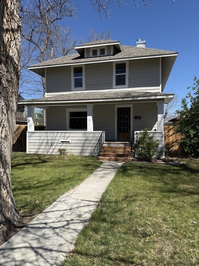 Building Photo - 521 6th Ave N