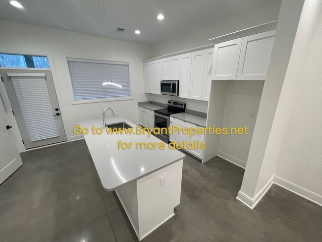 Building Photo - Madison - New 2 Bedroom 2.5 Baths Condo
