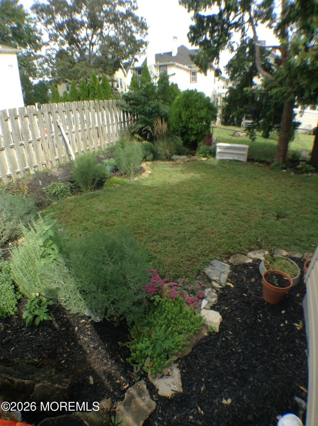 Building Photo - 610 1st Ave