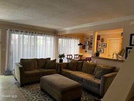 Building Photo - 2853 Instone Ct