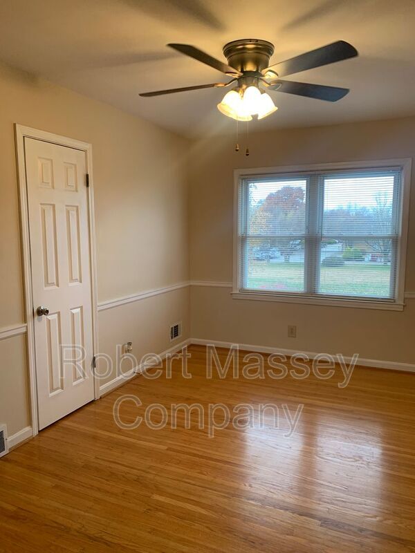 Building Photo - 2904 Abigail Dr