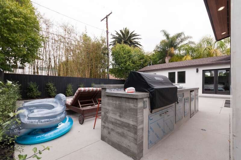 Building Photo - 4312 Mentone Ave