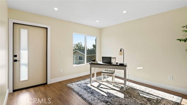 Building Photo - 420 S Hill St