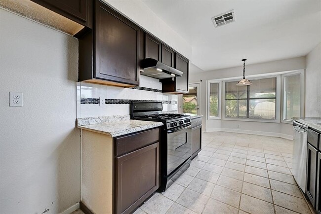 Building Photo - 509 Greenway Dr