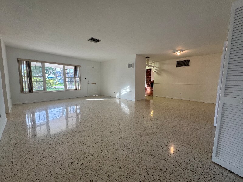 Building Photo - 5290 38th Way S