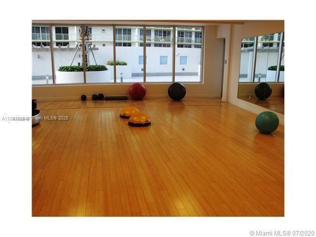 Building Photo - 1750 N Bayshore Dr