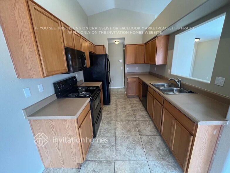 Building Photo - 15508 W Port Royale Ln