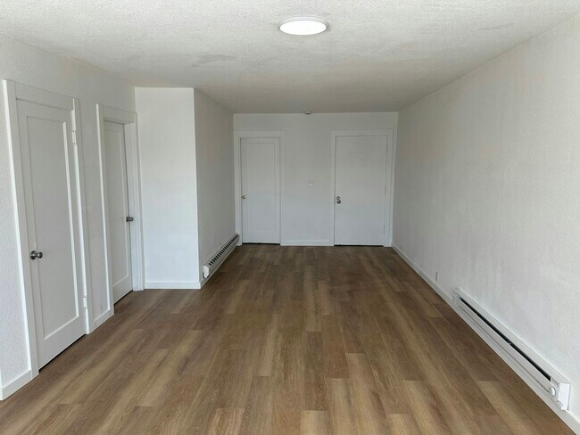 Building Photo - 216 Division Ave W