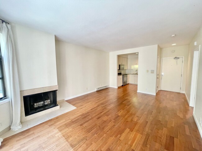 Building Photo - Contemporary, Light Filled Condo w/Garage ...