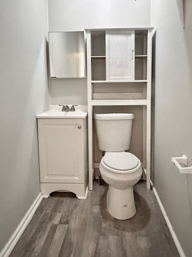 Building Photo - 2 Bedroom home in Price Hill